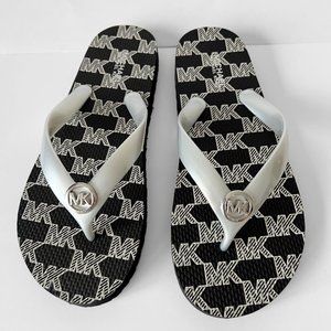 NEW MICHAEL Michael Kors Black Sliver logo Medallion Sandals, Size 6